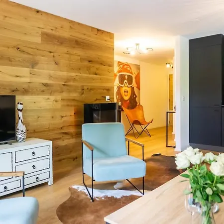 Contemporary Alpine 2-bedroom Appartamento
